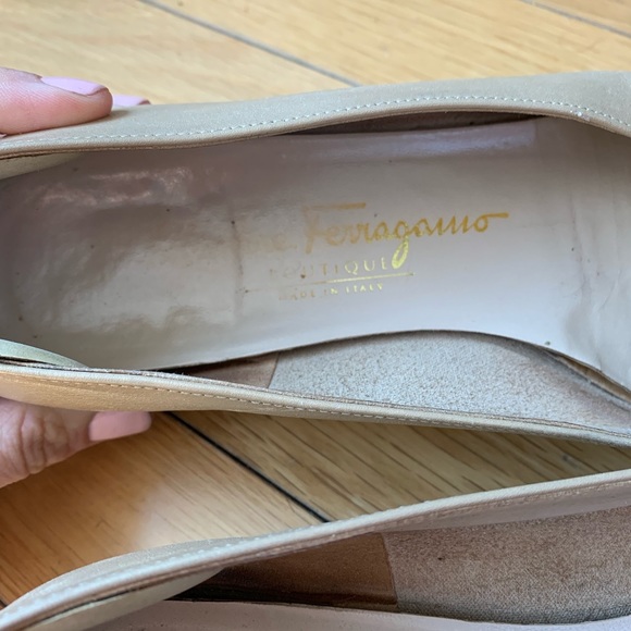 Ferragamo gold pumps - Picture 4 of 7
